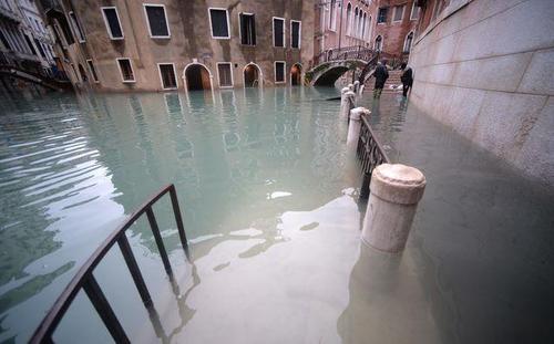 威尼斯洪水后图片大全（威尼斯被水淹）